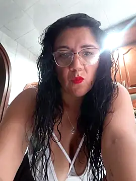 Snapshot of Mielx chatting on April 2026 03:05:01 PM Mielx online show from April 2026 03:05:01 PM
