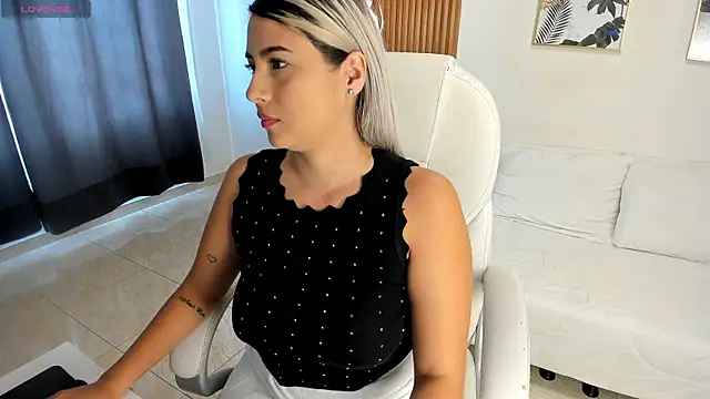 shadixa Luxxx online show from April 2026 01:44:02 PM