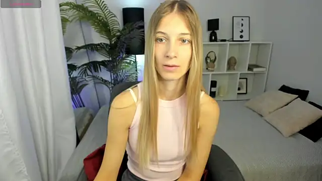 LauraPurr online show from July 2026 07:12:01 AM