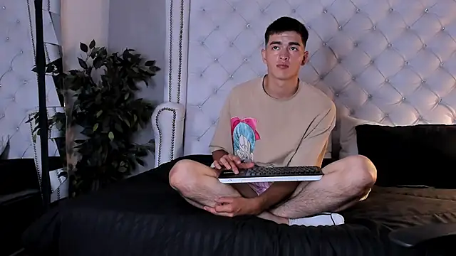 Snapshot of Xander_Noir chatting on March 2026 07:26:01 PM Xander Noir online show from March 2026 07:26:01 PM