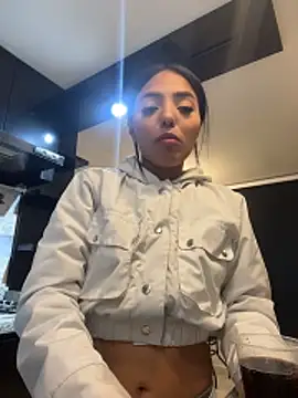 Snapshot of Velunett_19 chatting on March 2026 01:33:02 AM Velunett 19 online show from March 2026 01:33:02 AM