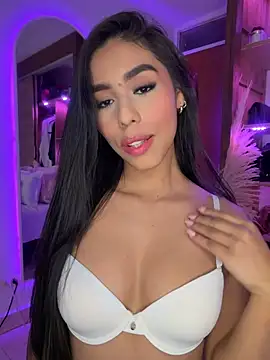 Snapshot of Rossie_Blooms chatting on May 2026 11:34:04 PM Rossie Blooms online show from May 2026 11:34:04 PM