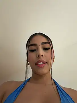 Snapshot of Rossie_Blooms chatting on June 2026 08:33:01 PM Rossie Blooms online show from June 2026 08:33:01 PM