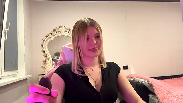 SweettAnny online show from May 2026 07:10:02 PM