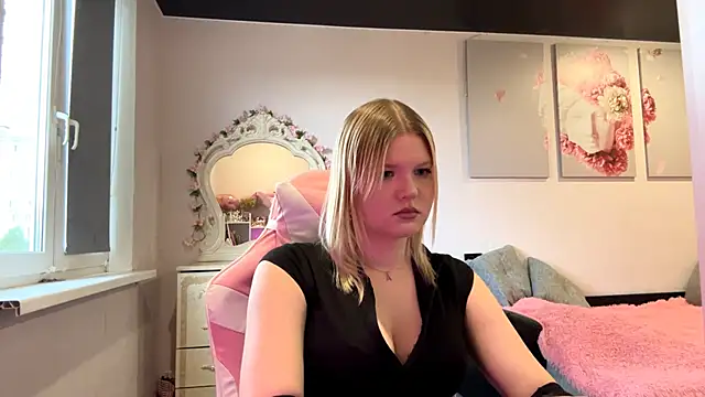 SweettAnny online show from June 2026 02:21:02 PM