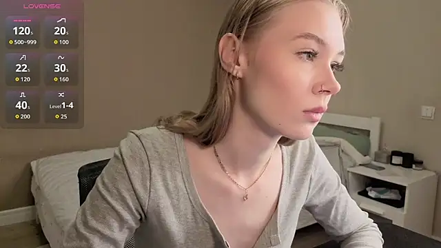 Snapshot of Sellina_moon chatting on April 2026 02:14:02 AM Sellina moon online show from April 2026 02:14:02 AM