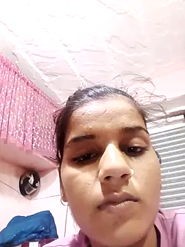 Raveena0990 online show from May 2026 09:32:02 PM