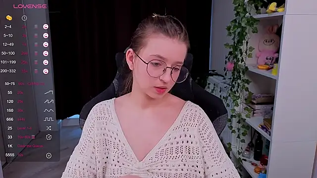 Snapshot of aviaveavii chatting on May 2026 04:27:02 PM aviaveavii online show from May 2026 04:27:02 PM