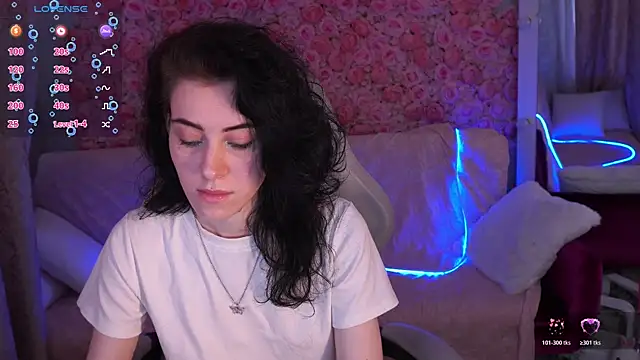 Snapshot of CurleyBlueEyes chatting on April 2026 01:01:01 PM CurleyBlueEyes online show from April 2026 01:01:01 PM