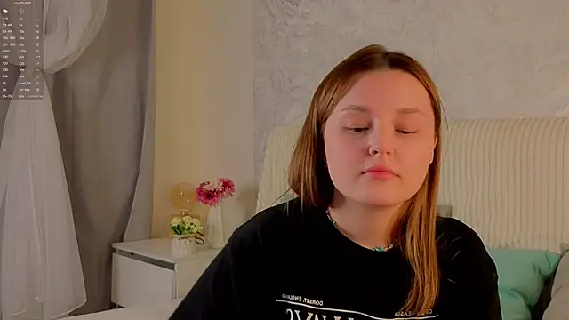 LorriMonz online show from June 2026 05:12:01 AM