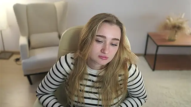 Snapshot of VioletteClaire chatting on March 2026 11:05:01 AM VioletteClaire online show from March 2026 11:05:01 AM