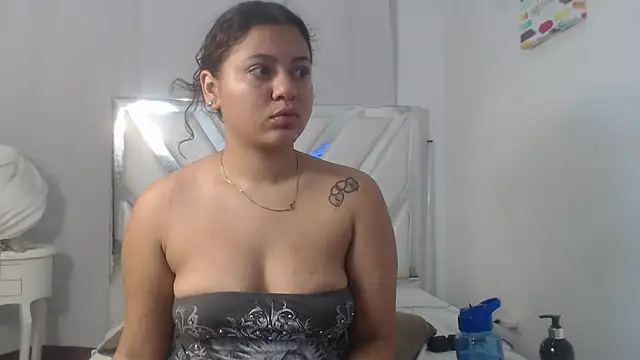 Snapshot of AlannaHarper chatting on June 2026 04:43:01 PM AlannaHarper online show from June 2026 04:43:01 PM