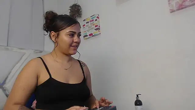 Snapshot of AlannaHarper chatting on June 2026 02:43:02 PM AlannaHarper online show from June 2026 02:43:02 PM