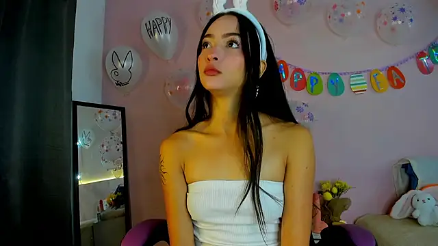 Snapshot of Daphne_Rosse chatting on April 2026 12:02:01 PM Daphne Rosse online show from April 2026 12:02:01 PM