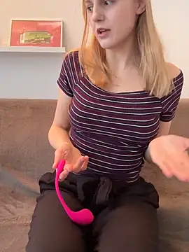 CutieLaura online show from March 2026 07:58:01 AM