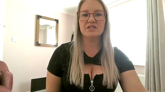 EmberSinn online show from June 2026 11:44:02 AM