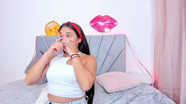 Snapshot of luli_love_ chatting on April 2026 10:10:01 PM luli love online show from April 2026 10:10:01 PM