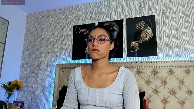 ValeAlvarez  online show from April 2026 06:09:02 PM