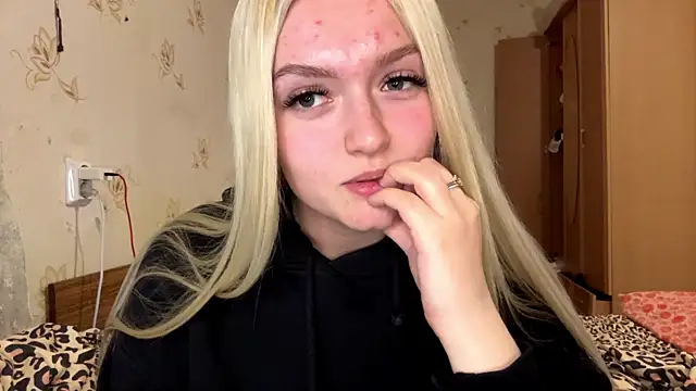 Sophia Blonde online show from April 2026 04:19:01 PM