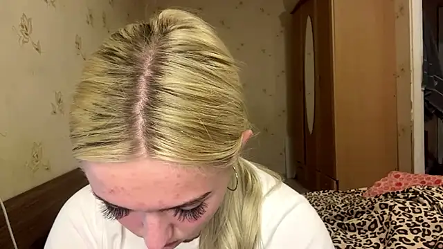 Sophia Blonde online show from May 2026 05:29:01 PM