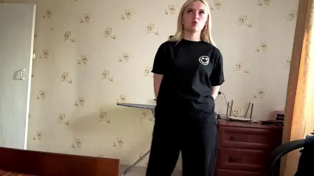 Sophia Blonde online show from May 2026 03:20:02 PM