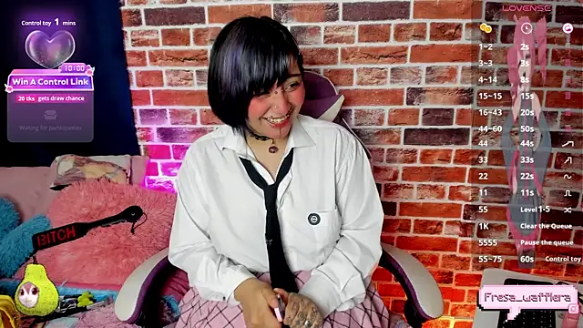 Snapshot of fresa_Wafflera chatting on April 2026 07:58:01 PM fresa Wafflera online show from April 2026 07:58:01 PM