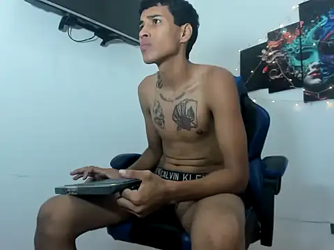 Snapshot of axeel-king chatting on April 2026 12:33:01 PM axeel-king online show from April 2026 12:33:01 PM