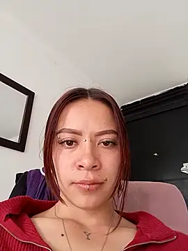AuroraaMoonn online show from May 2026 03:50:02 PM