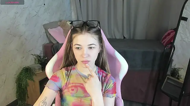 Miss Shanel online show from April 2026 01:01:01 AM