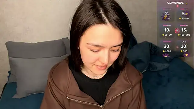 Snapshot of lilysolar chatting on April 2026 06:27:02 PM lilysolar online show from April 2026 06:27:02 PM