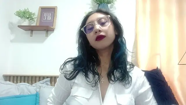 Snapshot of Violet_2003 chatting on May 2026 02:14:02 PM Violet 2003 online show from May 2026 02:14:02 PM
