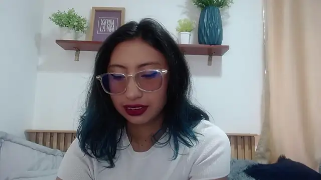 Snapshot of Violet_2003 chatting on May 2026 02:26:01 PM Violet 2003 online show from May 2026 02:26:01 PM