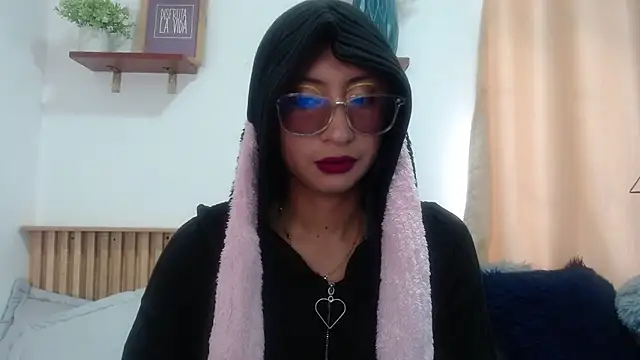 Snapshot of Violet_2003 chatting on May 2026 02:25:01 PM Violet 2003 online show from May 2026 02:25:01 PM