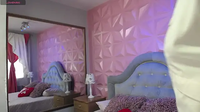 Scarlet Honey  online show from March 2026 01:38:02 PM