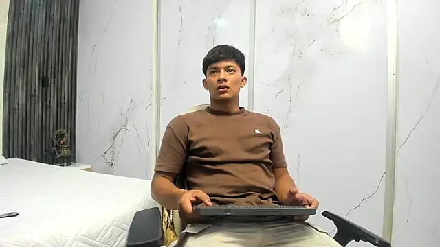 Snapshot of Andeuw__ chatting on March 2026 02:22:01 AM Andeuw online show from March 2026 02:22:01 AM