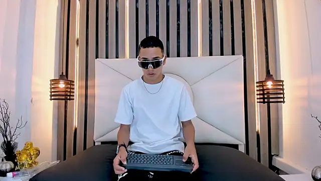 Snapshot of santiago_deluca chatting on April 2026 07:47:02 PM santiago deluca online show from April 2026 07:47:02 PM