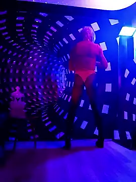 DomMONIKA online show from April 2026 09:30:01 PM