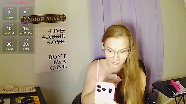 Snapshot of RoxyRedXO12 chatting on April 2026 10:14:02 PM RoxyRedXO12 online show from April 2026 10:14:02 PM
