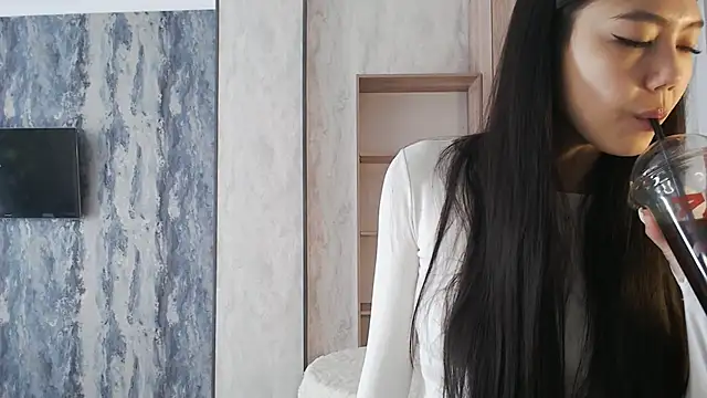 SecretTiny online show from May 2026 02:40:01 AM