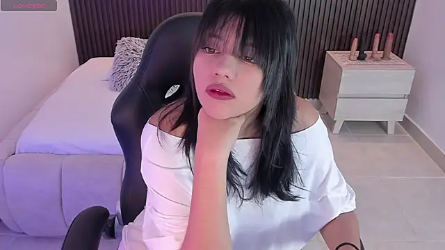 Snapshot of MILLYEVANS1 chatting on April 2026 02:39:01 AM MILLYEVANS1 online show from April 2026 02:39:01 AM