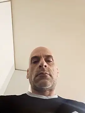 Snapshot of RoyVargo_real chatting on March 2026 11:37:01 PM RoyVargo real online show from March 2026 11:37:01 PM