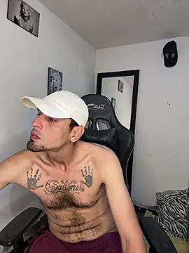 Snapshot of Lherzamxx chatting on March 2026 04:23:01 AM Lherzamxx online show from March 2026 04:23:01 AM