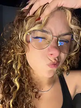 Snapshot of Amber-fire chatting on April 2026 10:07:01 PM Amber-fire online show from April 2026 10:07:01 PM