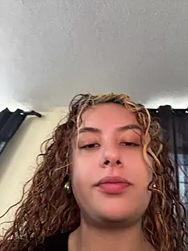 Snapshot of Amber-fire chatting on April 2026 05:10:02 PM Amber-fire online show from April 2026 05:10:02 PM