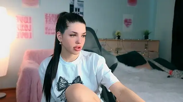 molly rettyy online show from June 2026 04:15:02 AM