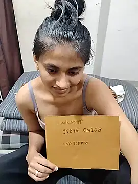 Snapshot of sexy_couple_liv chatting on April 2026 10:53:02 AM sexy couple liv online show from April 2026 10:53:02 AM