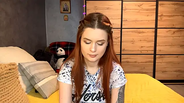 FoxyEmma online show from April 2026 01:13:02 PM