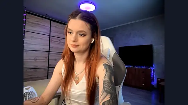 FoxyEmma online show from May 2026 01:41:01 PM