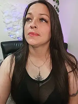 Snapshot of Isa_bluee chatting on July 2026 02:04:01 AM Isa bluee online show from July 2026 02:04:01 AM