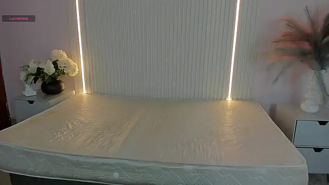 AliceHill8 online show from April 2026 12:21:02 PM